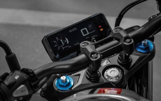 Painel digital da Honda CB 500F 2020