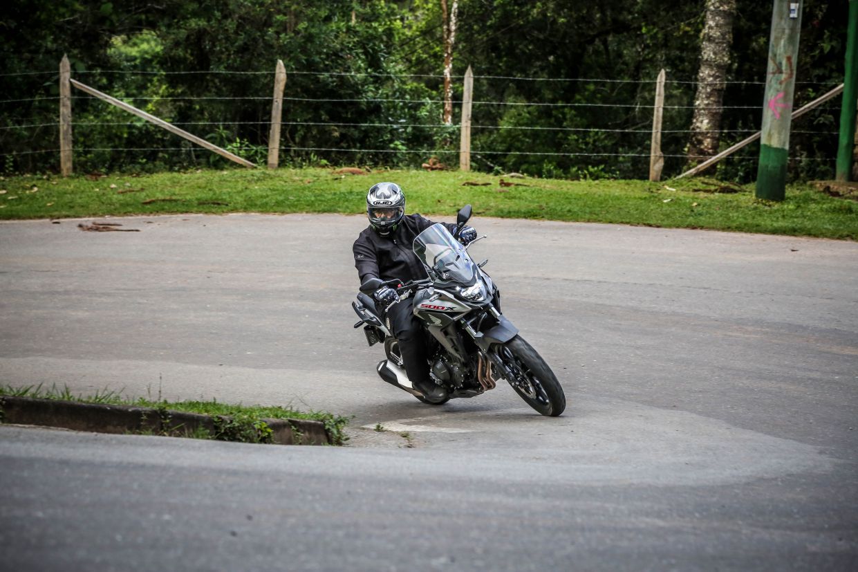 Honda CB 500X 2020 vista de frente