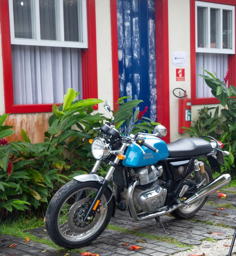 Royal Enfield Continental GT azul