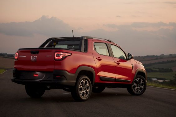 nova fiat strada volcano vermelha 4