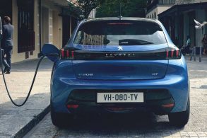 2020 peugeot e208 azul