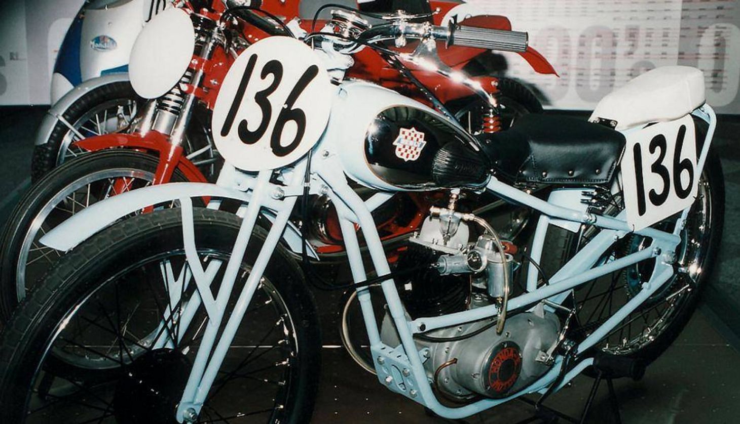 Cabeça Motorizada — Honda CBX 750