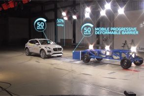 carro da categoria suv participando de testes de impacto do euro ncap