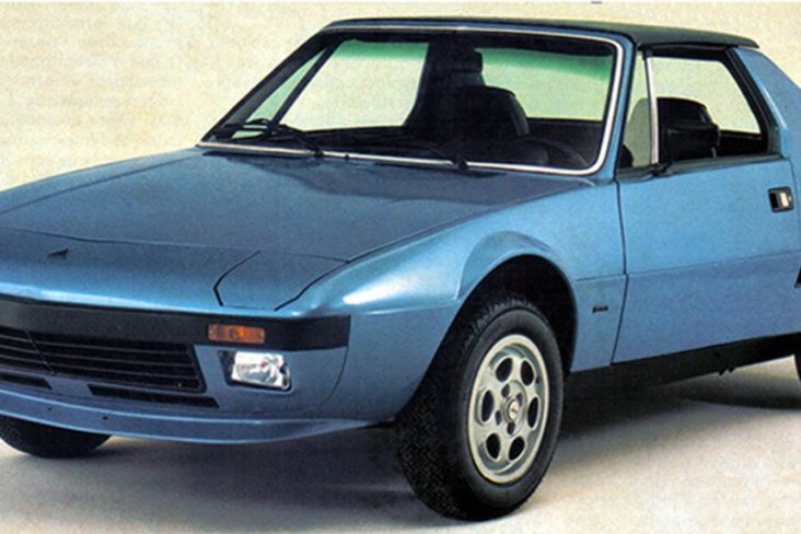 carros artesanais réplicas: corona dardo azul de frente