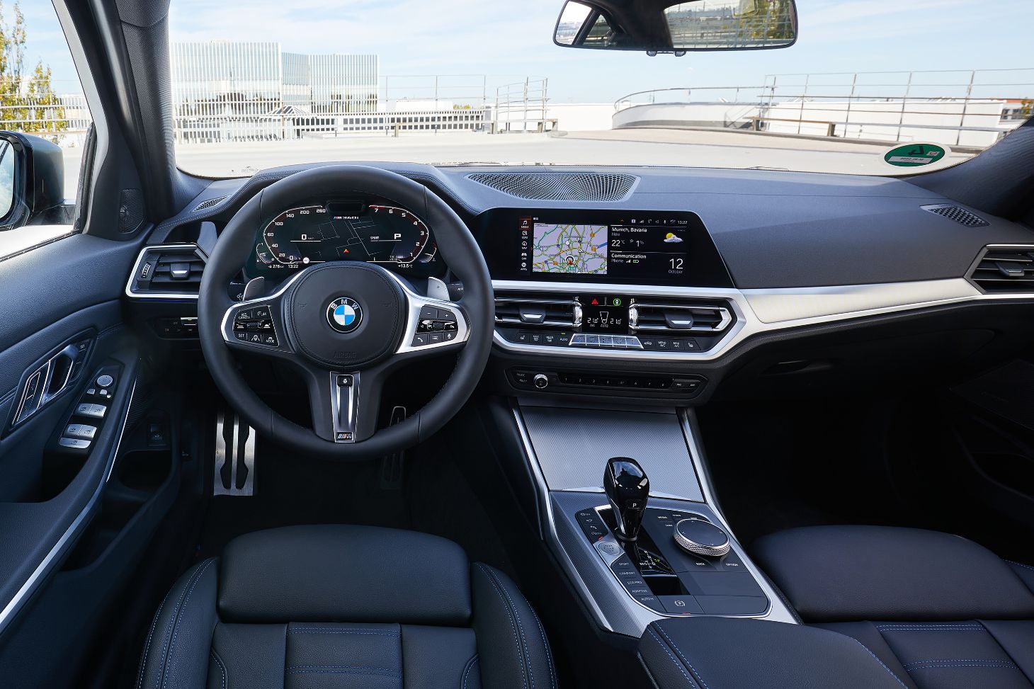 interior da bmw serie 3 m340i xdrive com bancos de couro em preto