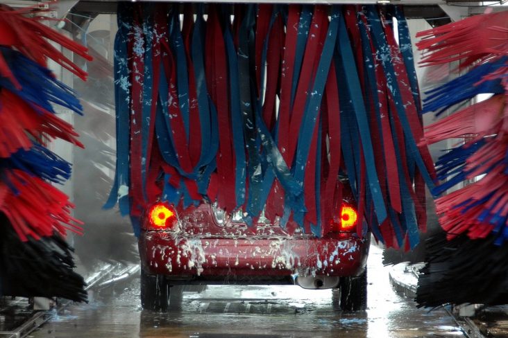 carro entrando no lava jato lavar estetica automotiva