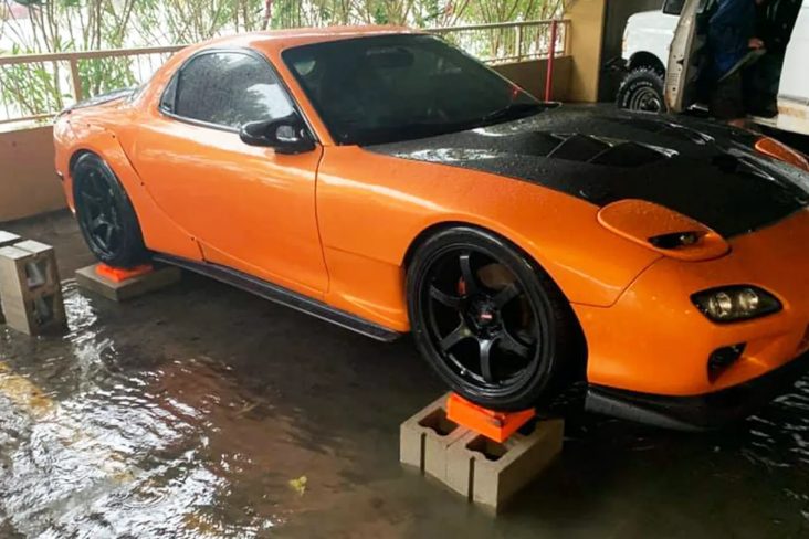 mazda rx 7 laranja