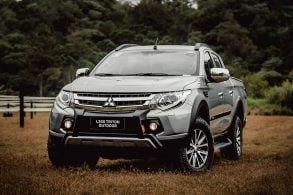 mitsubishi l200 triton outdoor hpe s 2021 cinza frente