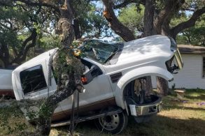 picape ford carroceria cai sobre chassi do veiculo lado
