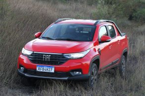 nova fiat strada 2021 volcano cabine dupla vermelha de frente