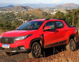 nova fiat strada 2021 volcano cabine dupla vermelha dianteira