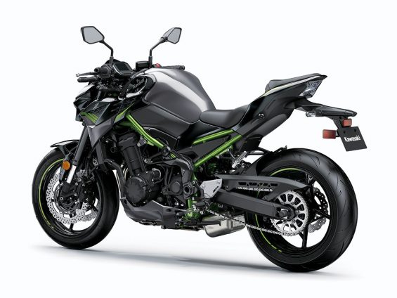 Kawasaki Z 900 2021 preta de traseira