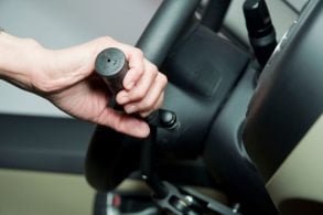 alavanca puxa e empurra no volante de carro adaptado para pessoa com deficiencia pcd adaptacar