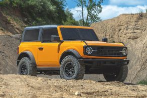 ford bronco first edition amarelo de frente