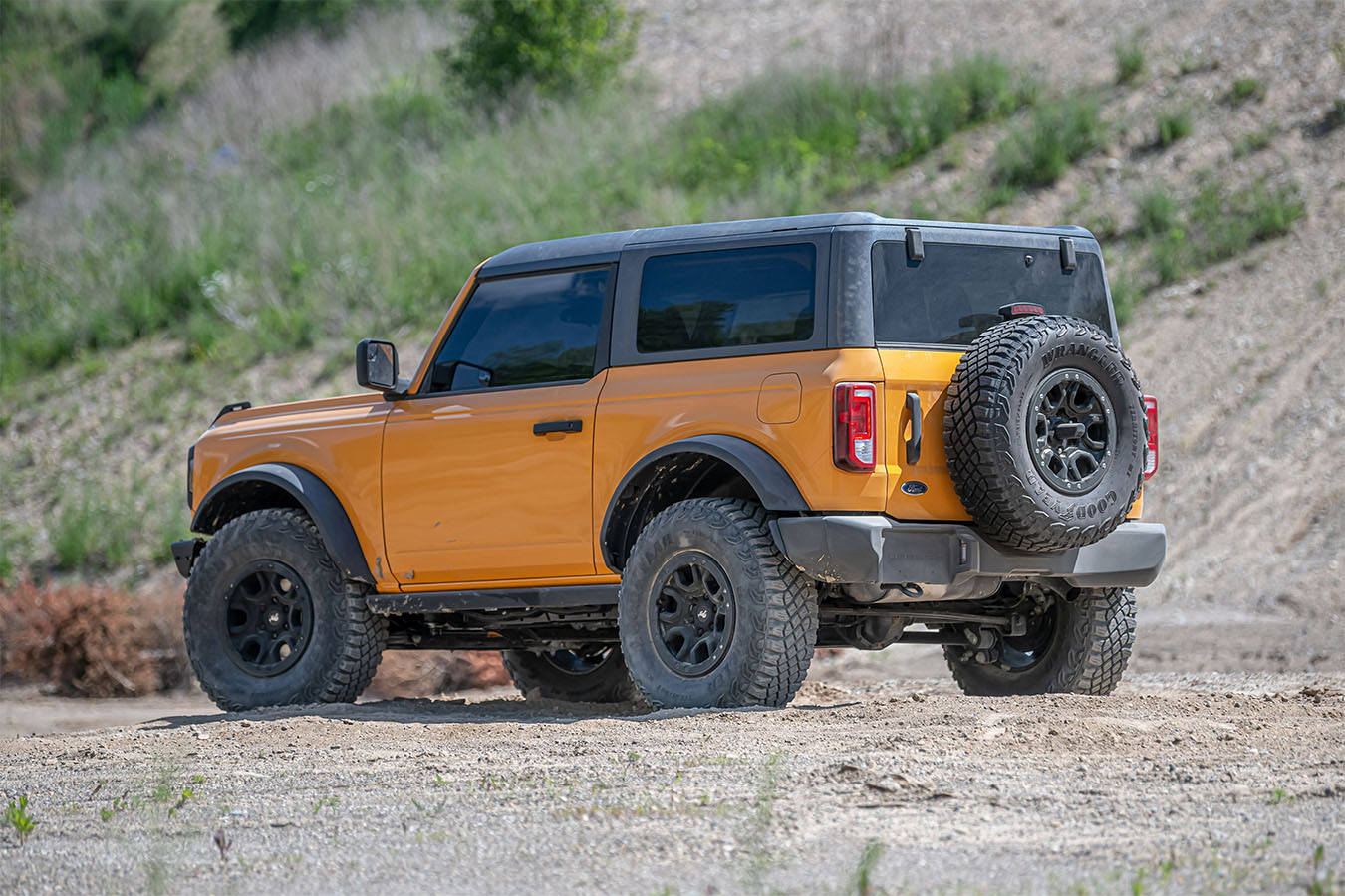 ford bronco first edition amarelo traseira