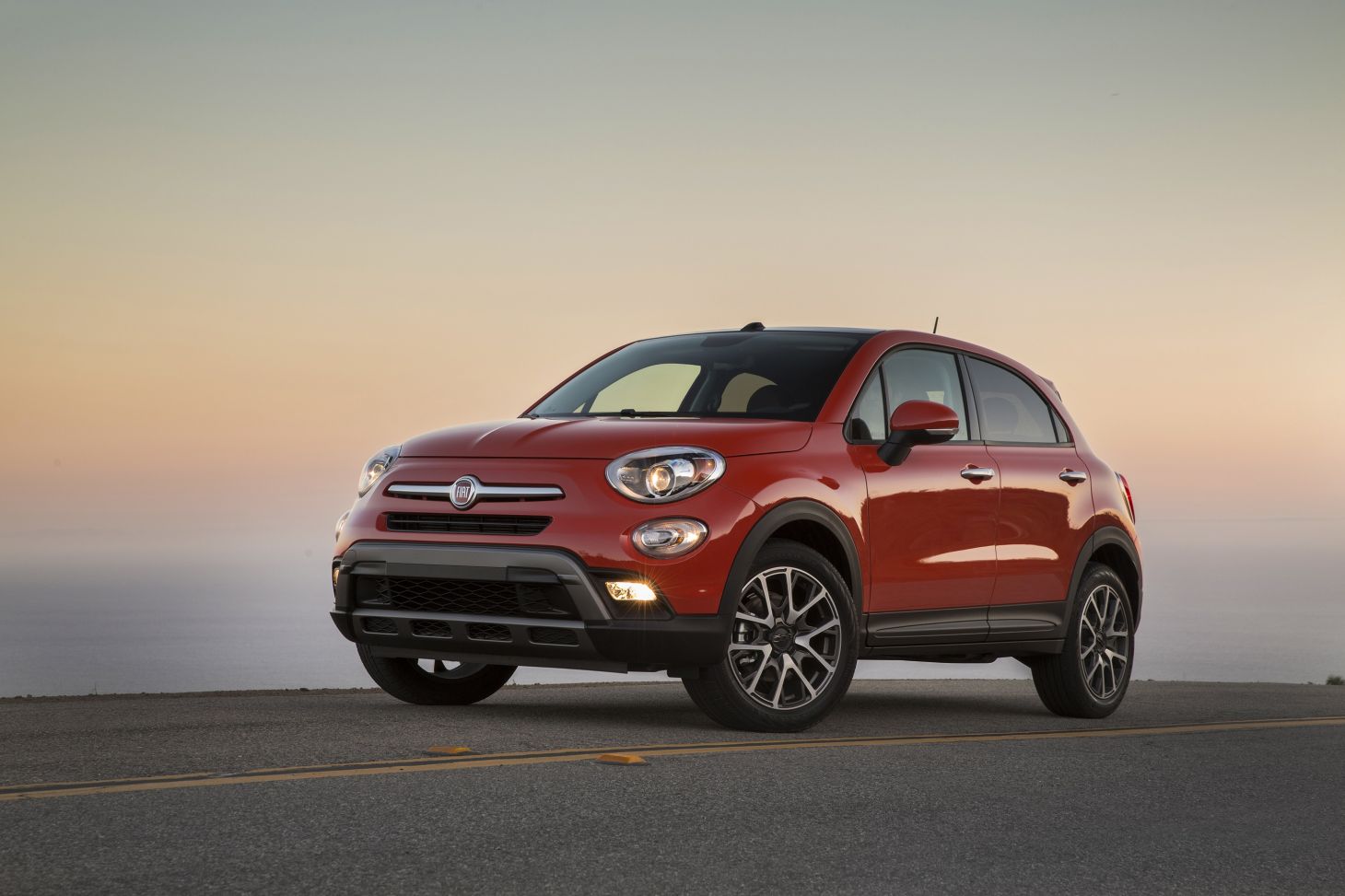 carros vendidos na Argentina: fiat 500x vermelho de frente 1