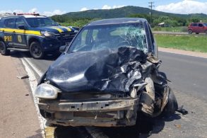 carro batido em estrada do sul do brasil aciddente de transito