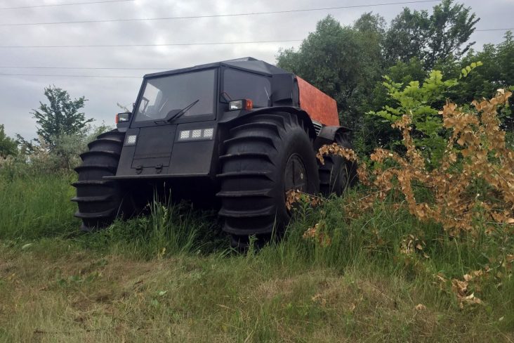 veiculo 4x4 russo sherp atv de frente