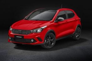 frente do fiat argo 2021 hgt vermelho