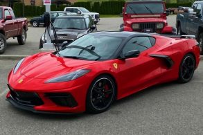 chevrolet corvette vermelho transformado em ferrari para gravacao de video