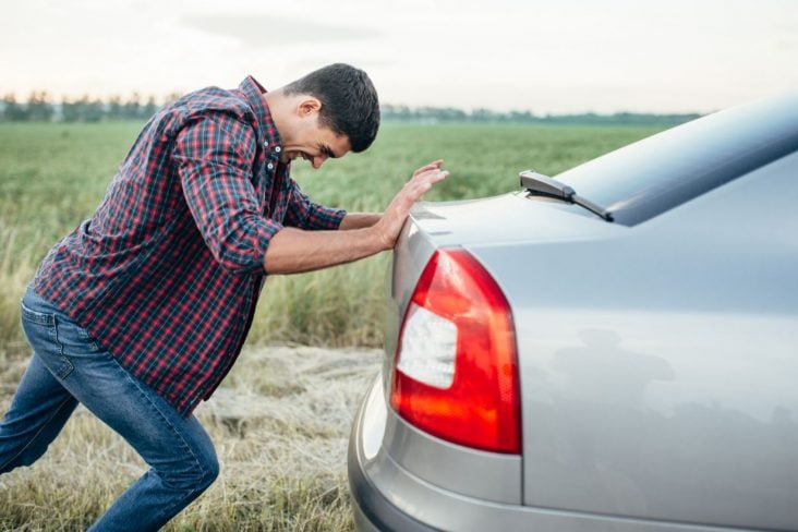 Carro automático pega no tranco? 