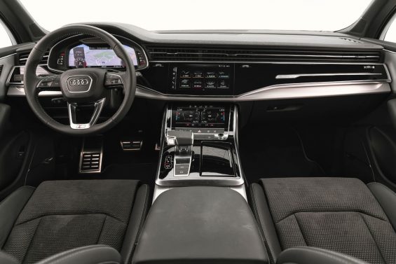 interior do audi q7 2021 com bancos em couto