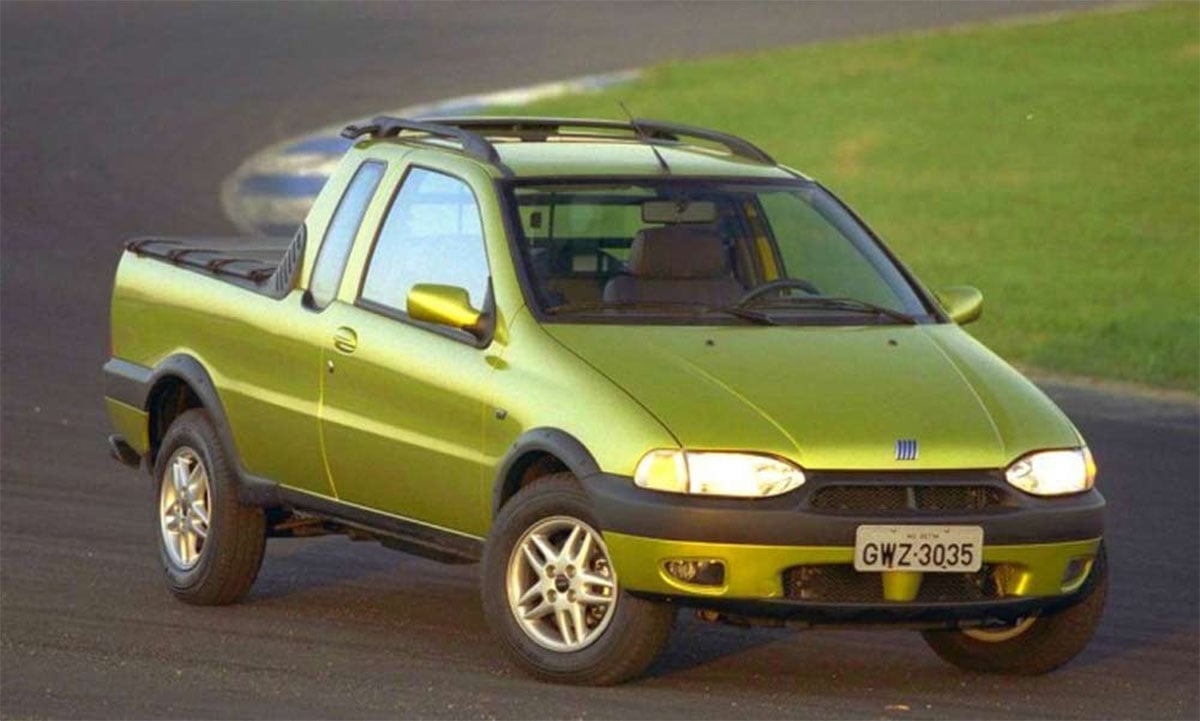 fiat strada primeira geracao cabine estendida de frente