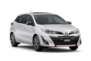 toyota yaris s 2021 branco de frente