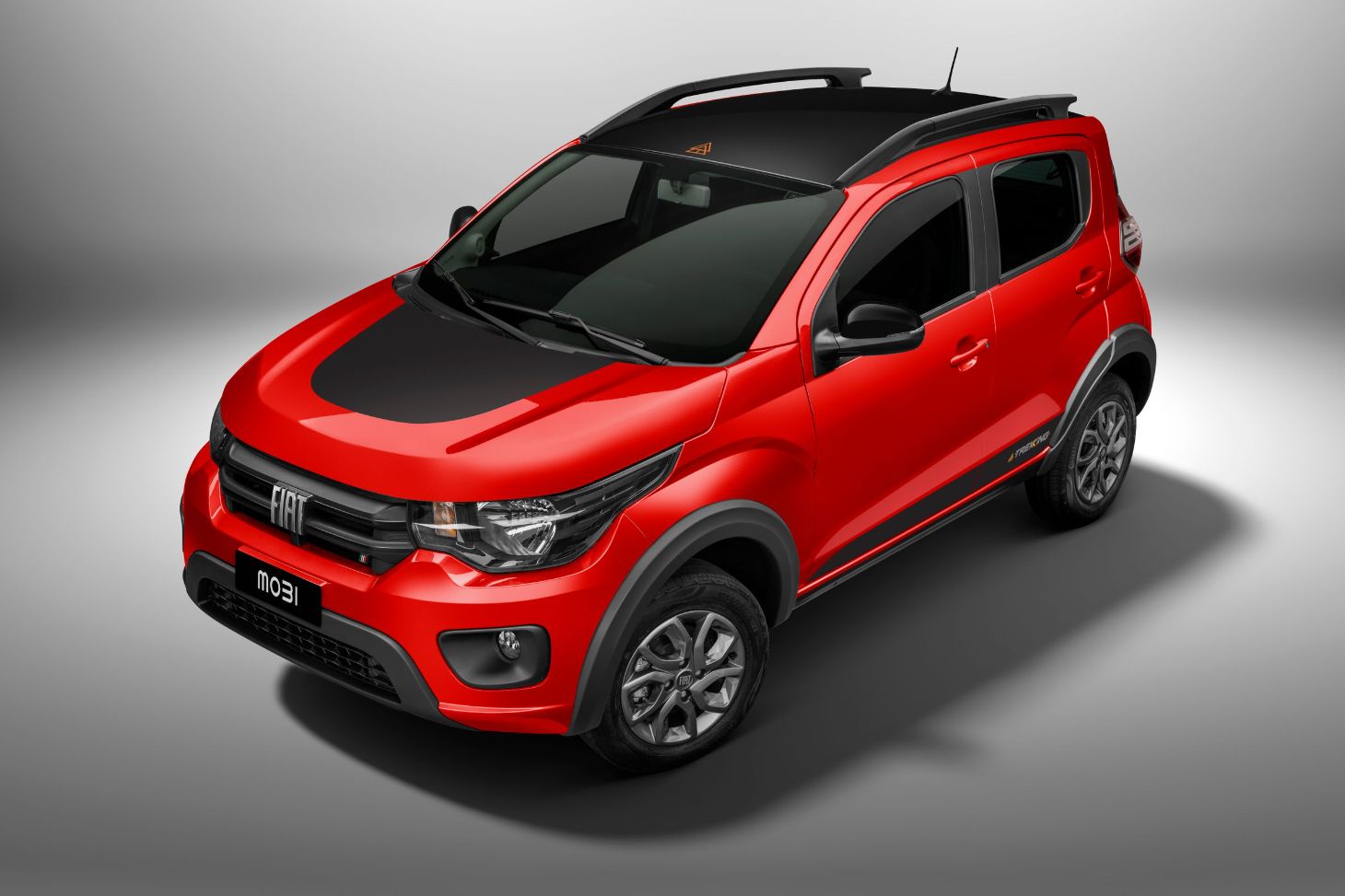 frente do fiat mobi trekking 2021 vermelho