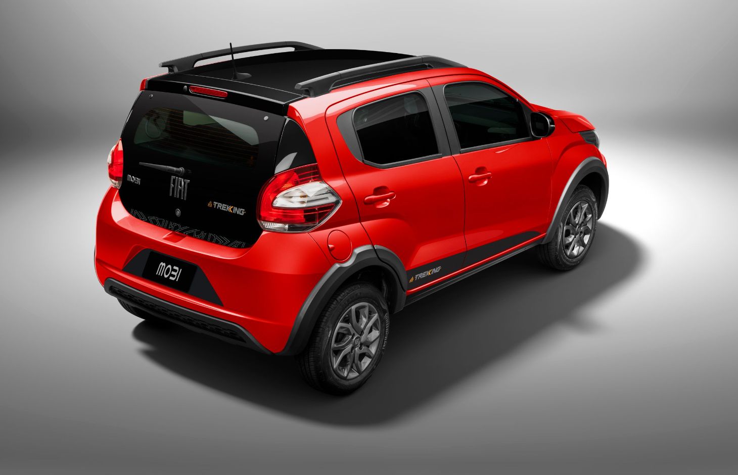 traseira do fiat mobi trekking 2021 vermelho