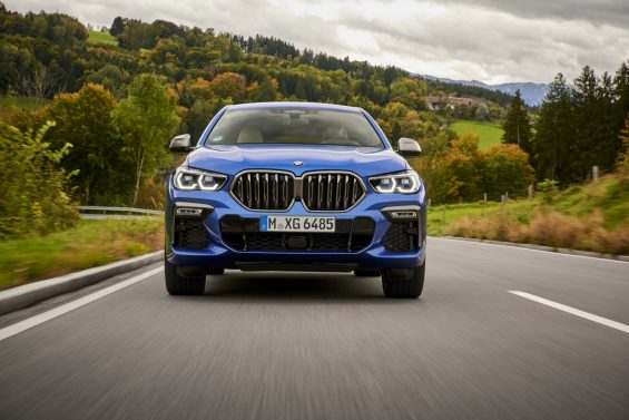 novo bmw x6 azul de frente