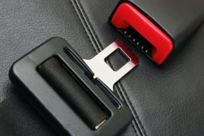 cinto de seguranca carro automovel takata recall em cima bancos
