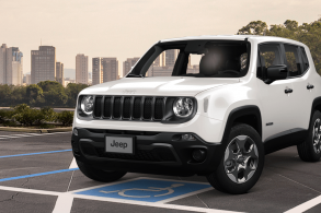 renegade pcd branco estacionado em vaga para deficiente