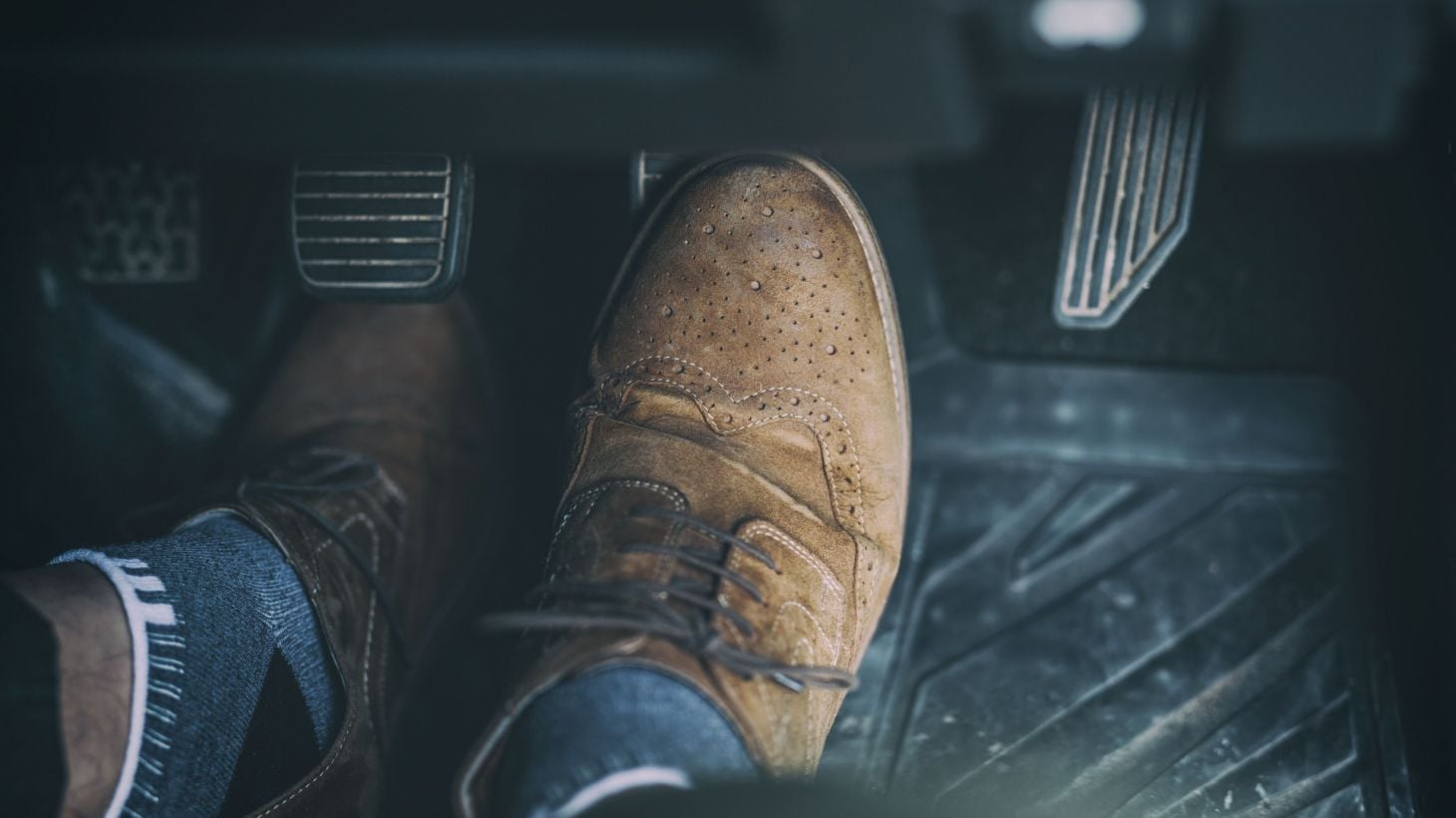 Carro perdeu os freios? Veja o que NÃO fazer e como sair dessa situação