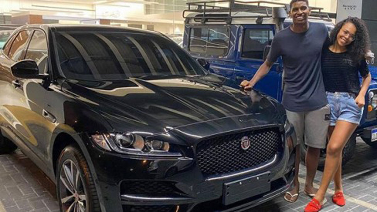 Conheça em detalhes o novo carro do goleiro do Flamengo, Hugo 'Neneca'