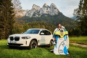 bmw i wingsuit 8 suv utilitario esportivo ao fundo