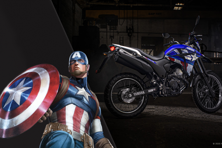 edicao especial yamaha lander 250 ao lado do capitao america