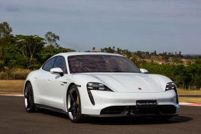 porsche taycan turbo s branco frente