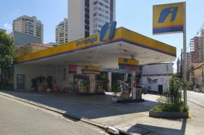 posto de combustivel ipiranga em sao paulo shutterstock