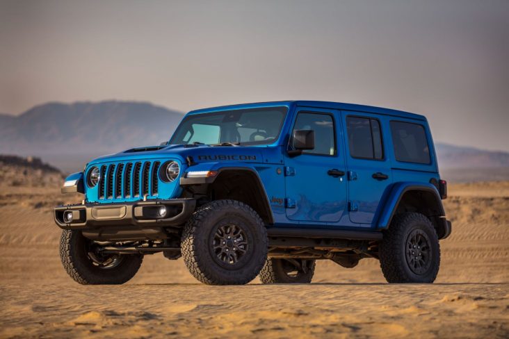 jeep wrangler rubicon 392 azul visto de lado