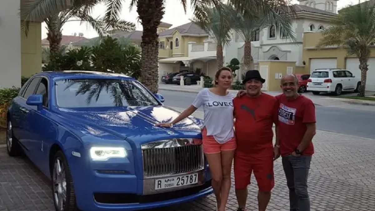 roll royce ghost azul de maradona