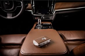 volvo care key chave do carro console apoio braco painel