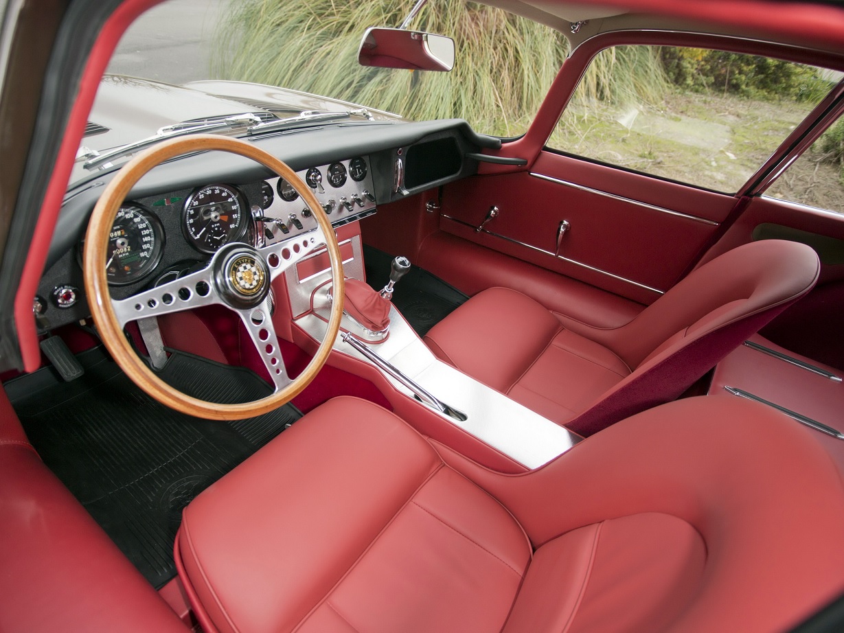 jaguar e type coupe interior em couro vermelho