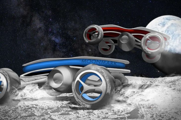 projeção de dois carros de controle remoto disputando corrida na Lua