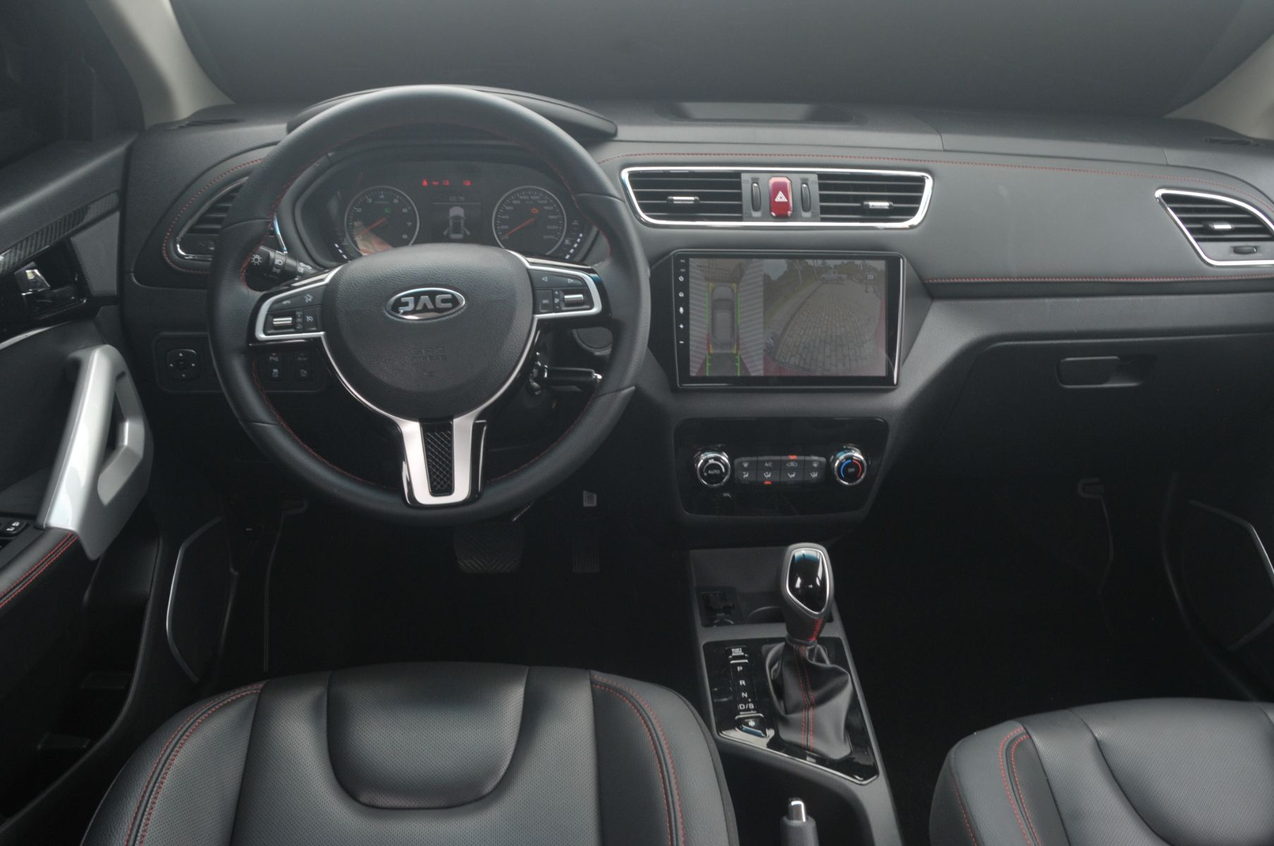 interior do jac t40 2021