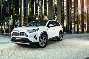 RAV4 é um dos modelos da Toyota que terá produção prejudicada