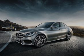 mercedes classe c c180 2020 estacionada em pista