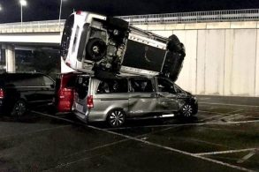 vans destruidas patio mercedes 10