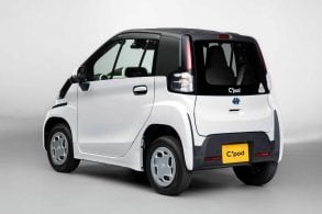 traseira do toyota cpod branco