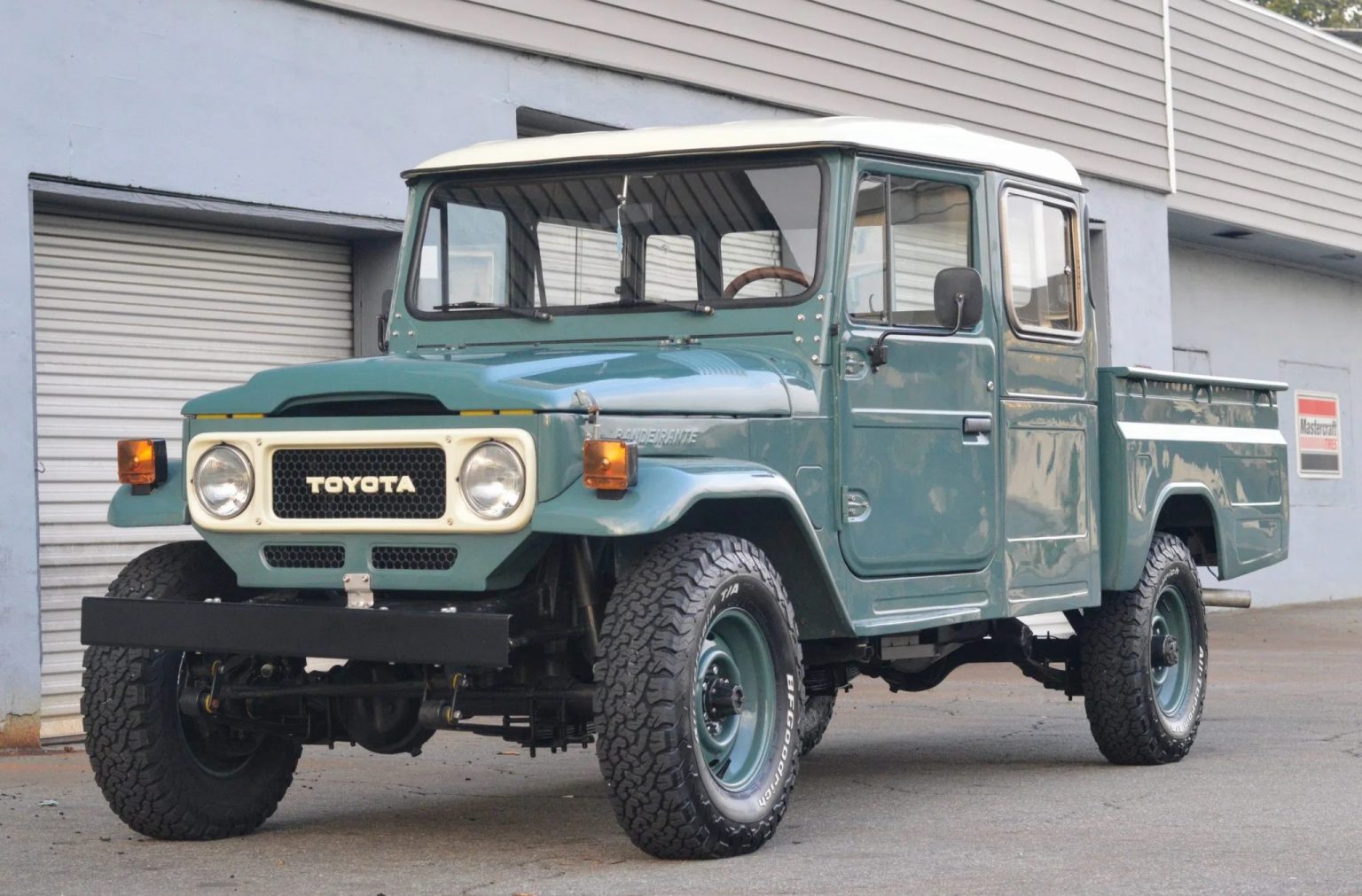 Toyota Bandeirante, o 'jipessauro', é leiloado por R$ 212 mil; veja vídeo